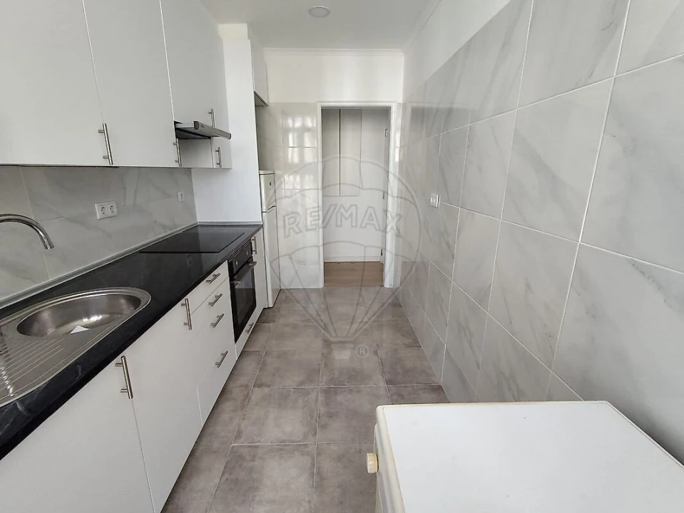 Apartamento T2 para Venda em São Domingos de Benfica Foto 4