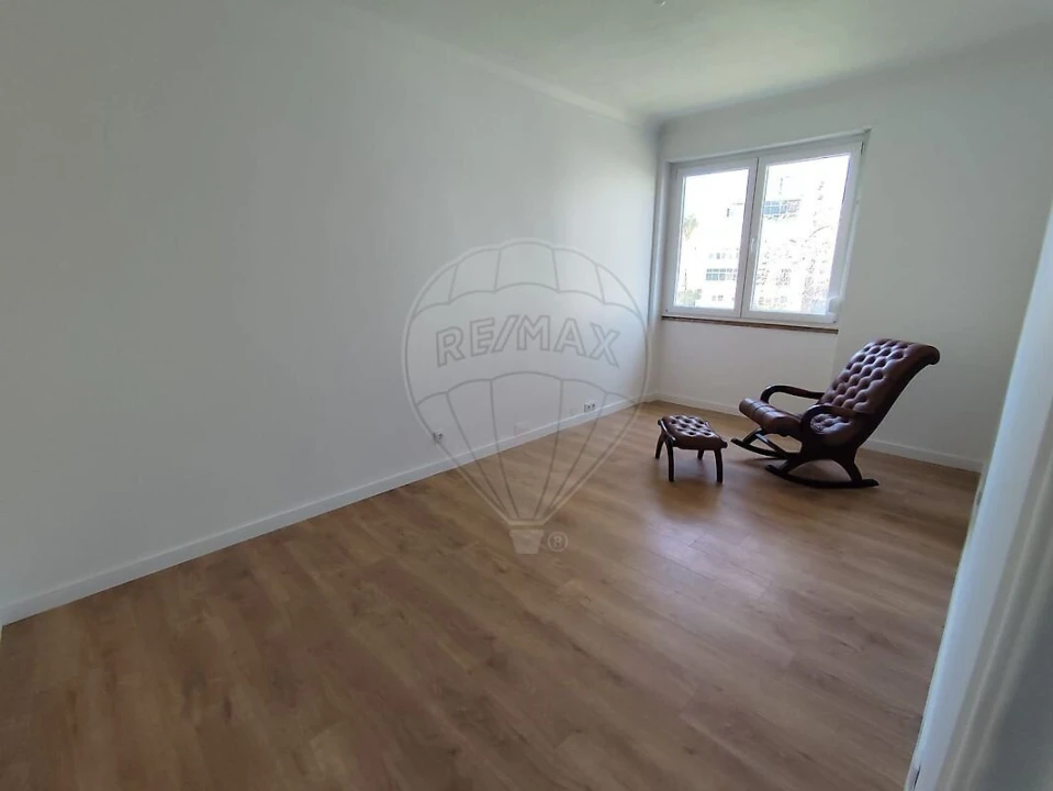 Apartamento T2 para Venda em São Domingos de Benfica Foto 9