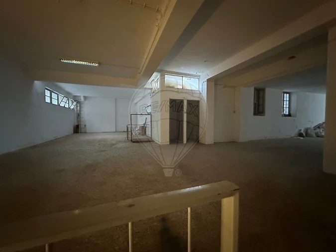 Loja para Arrendamento em Arroios Foto 7