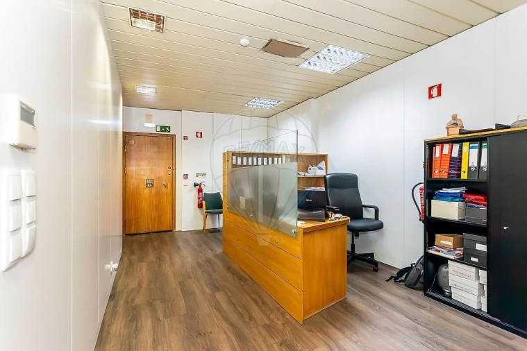 Escritório para Arrendamento em Alvalade Foto 2