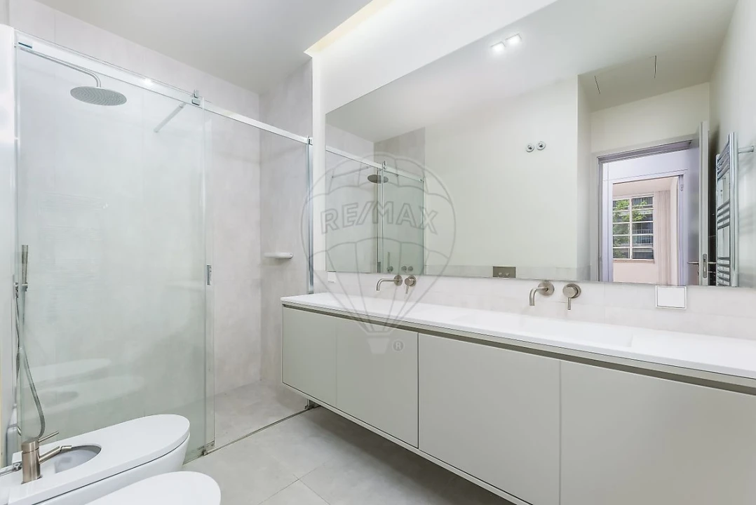 Apartamento T1 para Venda em Santo António Foto 17