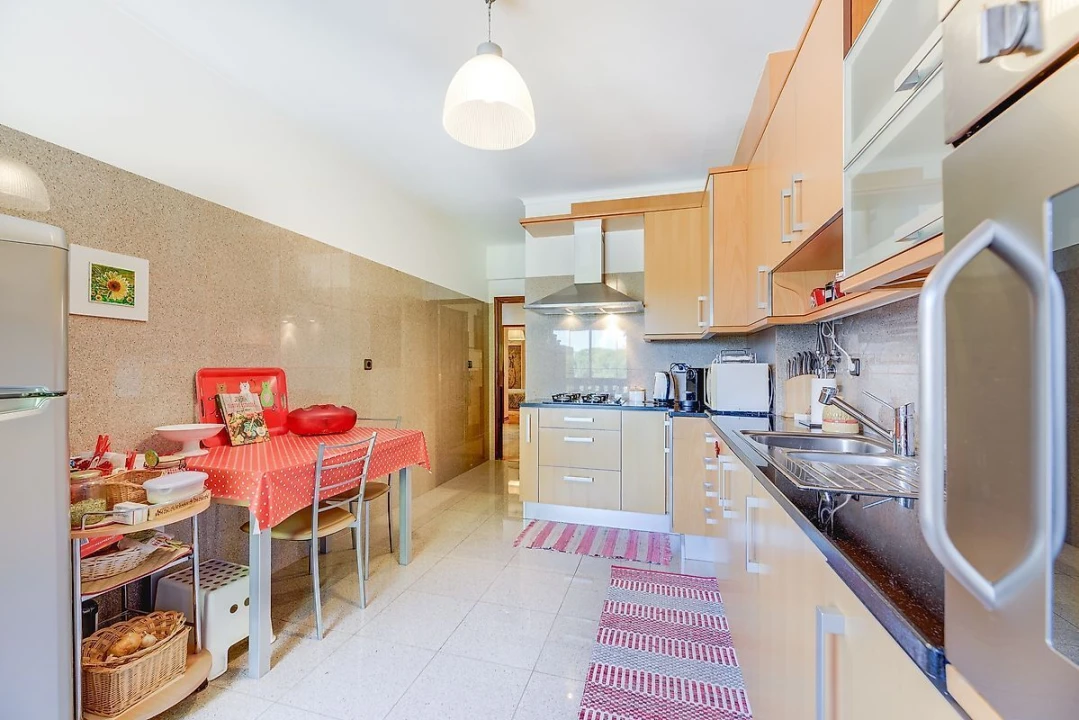 Apartamento T2 para Venda em Alfragide Foto 6