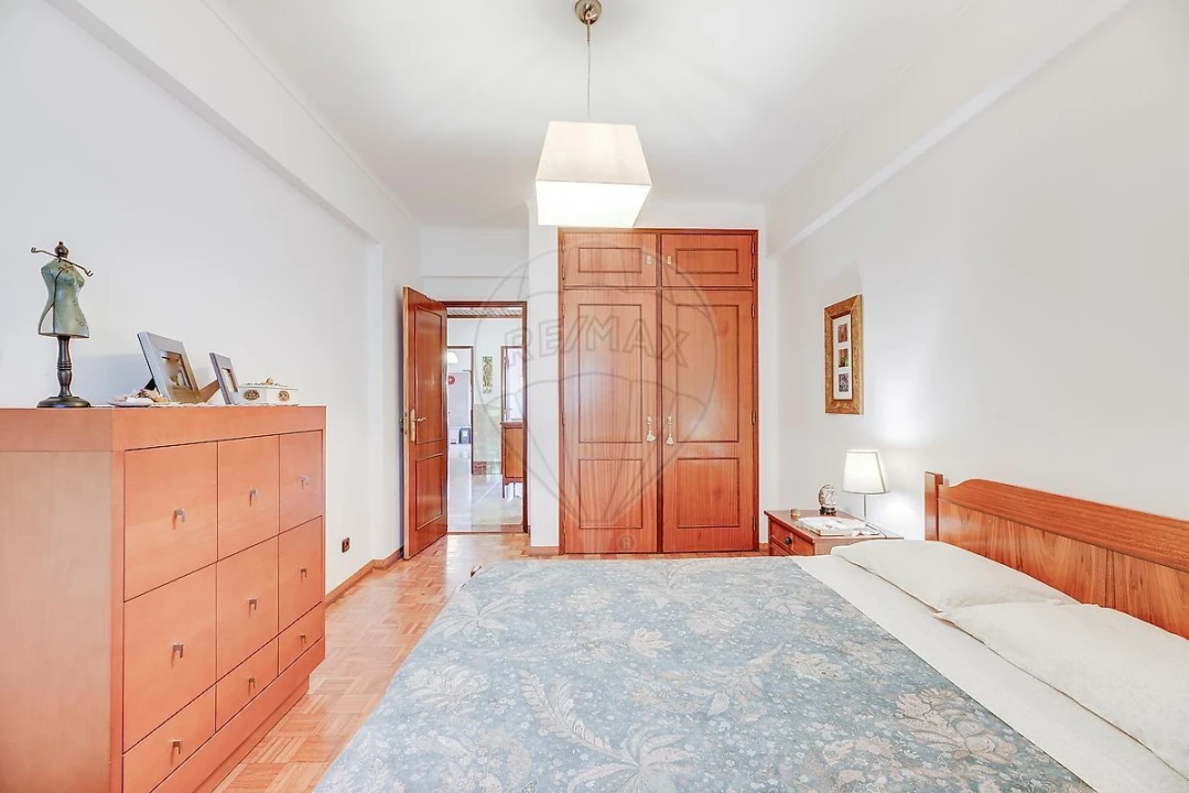 Apartamento T2 para Venda em Alfragide Foto 13