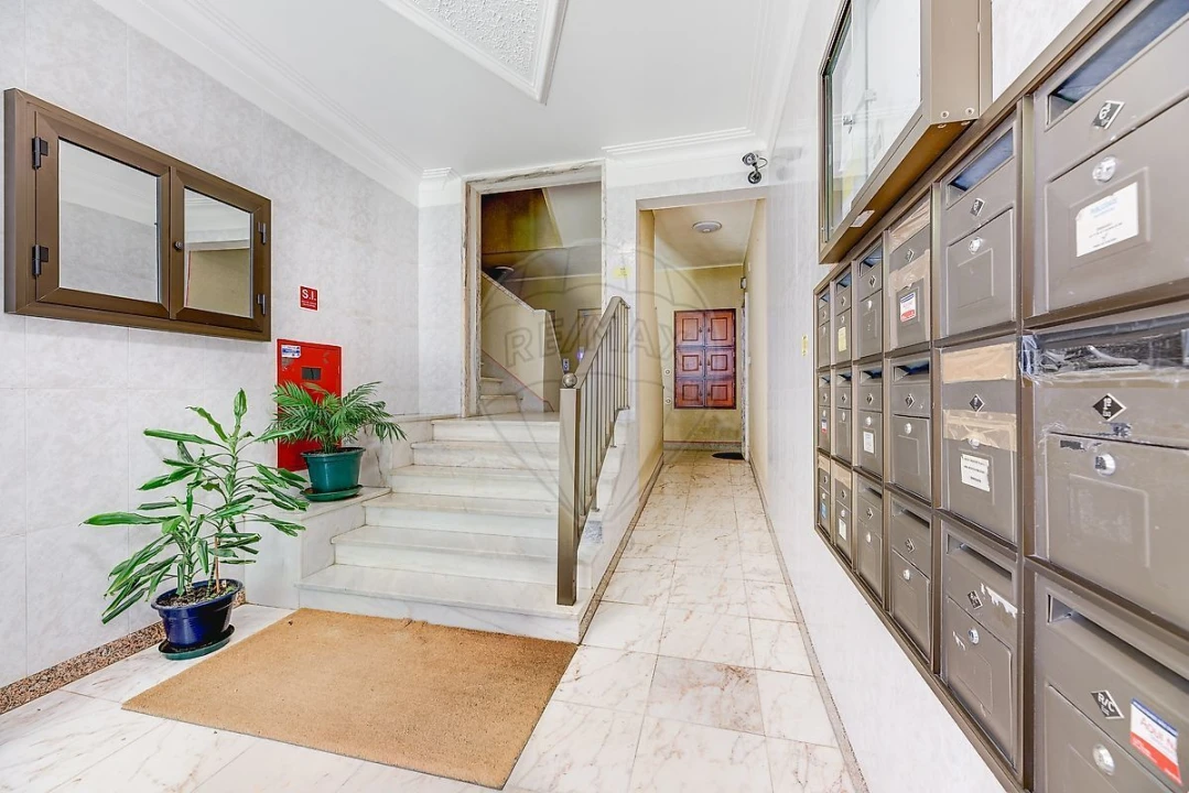 Apartamento T2 para Venda em Alfragide Foto 29