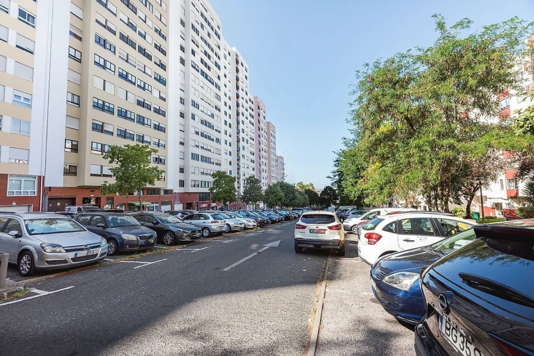 Apartamento T2 para Venda em Alfragide Foto 33