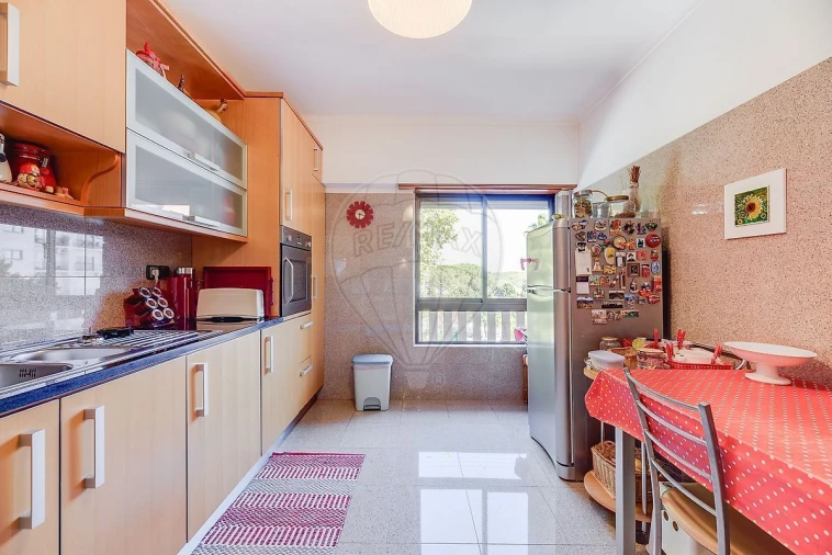 Apartamento T2 para Venda em Alfragide Foto 8