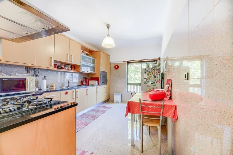 Apartamento T2 para Venda em Alfragide Foto 5