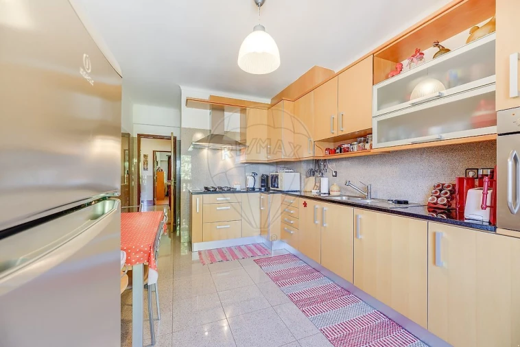 Apartamento T2 para Venda em Alfragide Foto 7