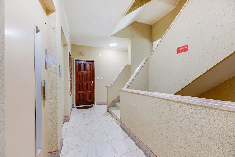 Apartamento T2 para Venda em Alfragide Foto 28