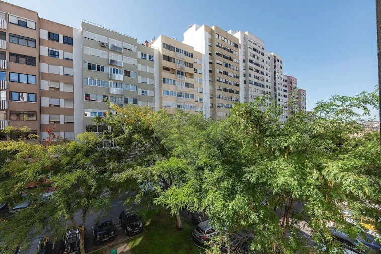 Apartamento T2 para Venda em Alfragide Foto 35