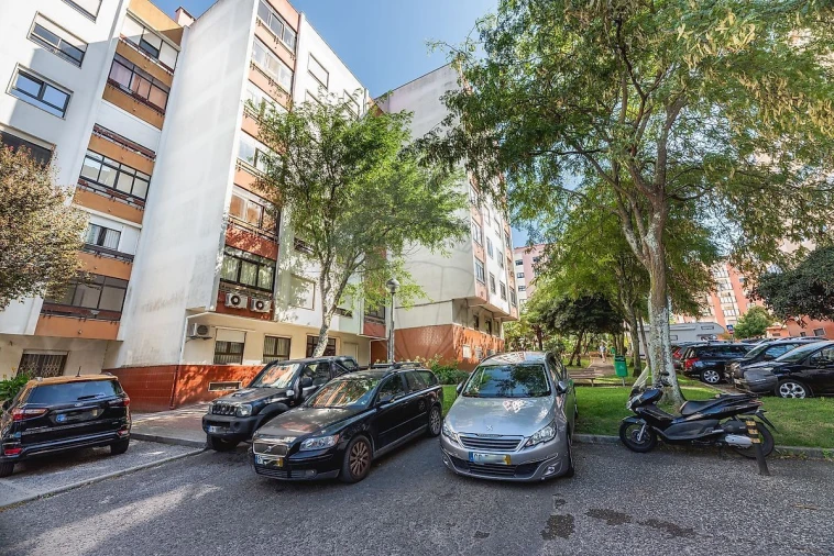 Apartamento T2 para Venda em Alfragide Foto 36