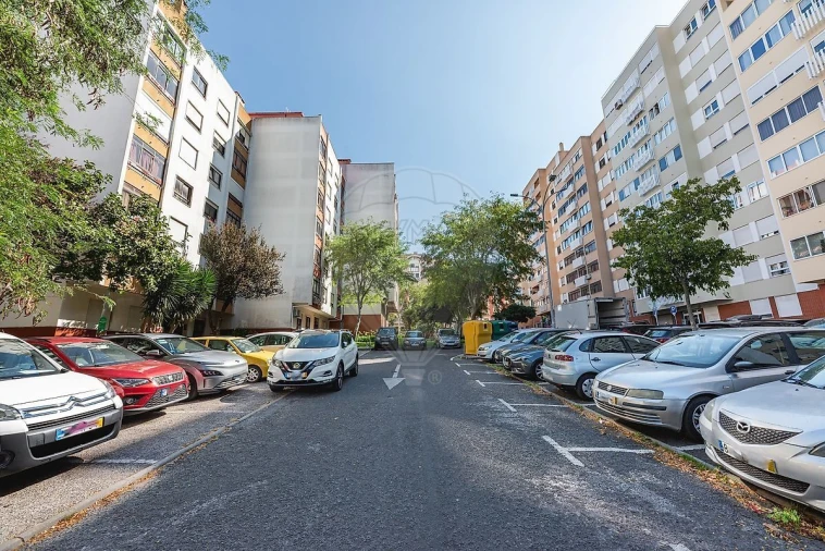 Apartamento T2 para Venda em Alfragide Foto 34