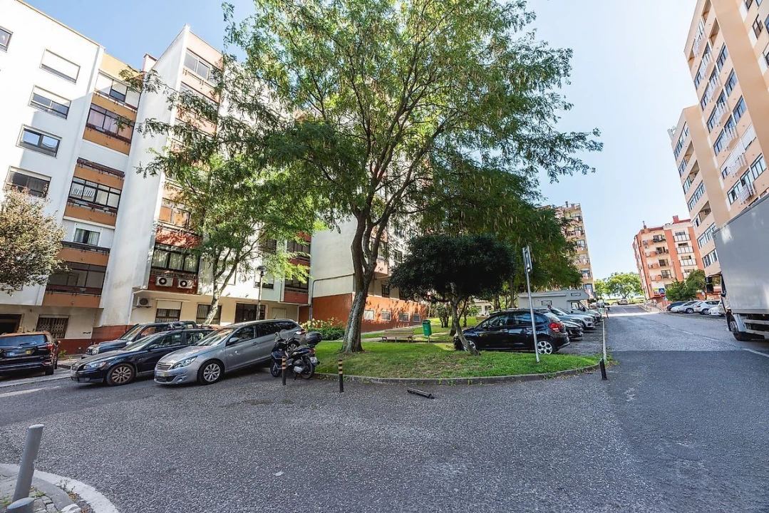 Apartamento T2 para Venda em Alfragide Foto 32