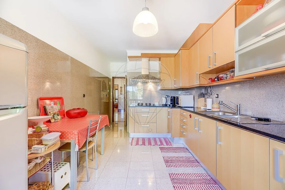 Apartamento T2 para Venda em Alfragide Foto 9