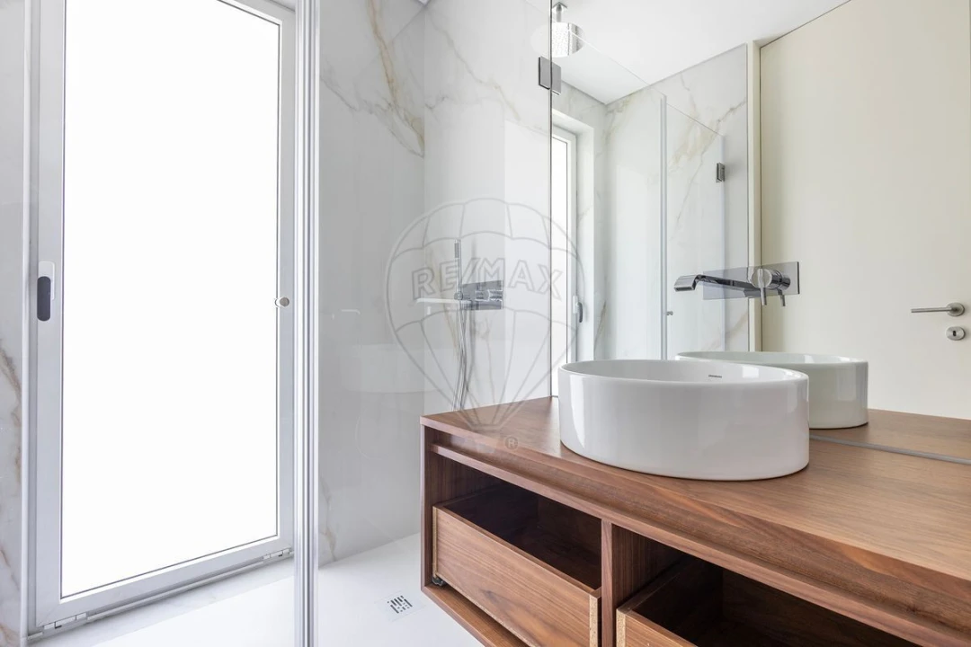 Moradia T4 para Venda em Corroios Foto 8