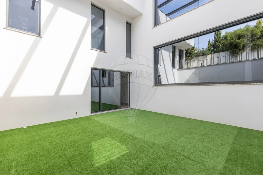 Moradia T4 para Venda em Corroios Foto 46