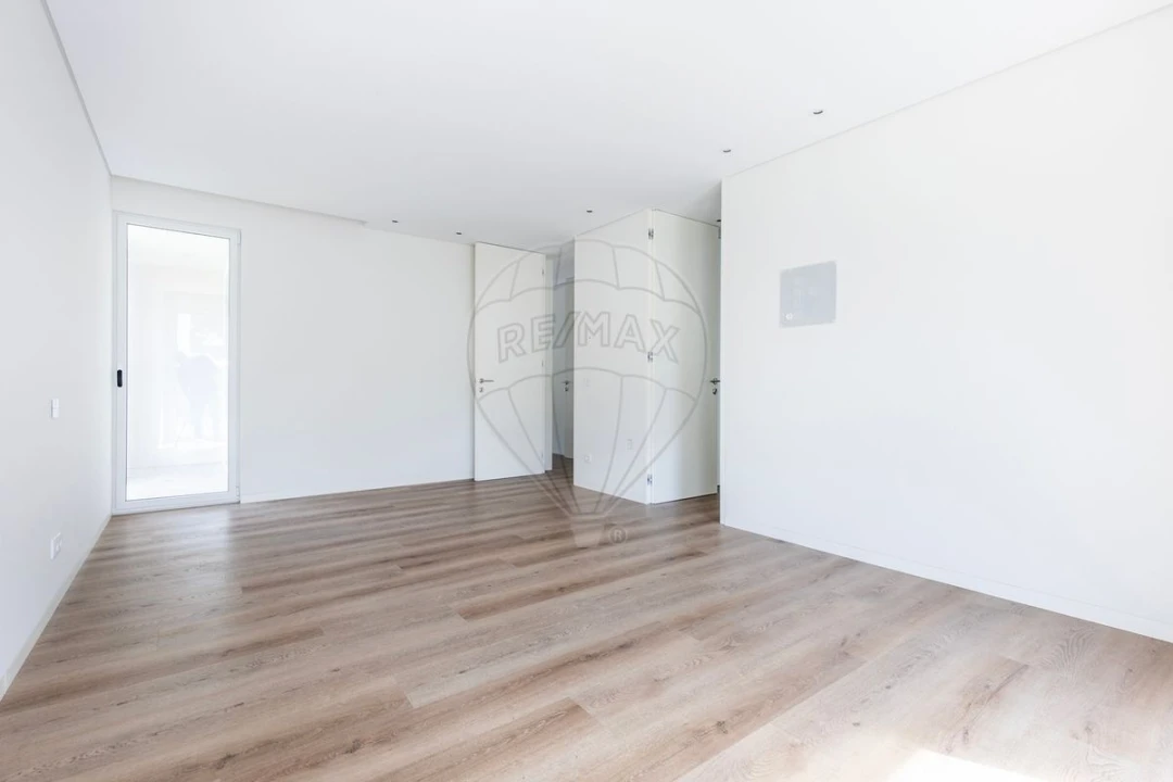 Moradia T4 para Venda em Corroios Foto 19