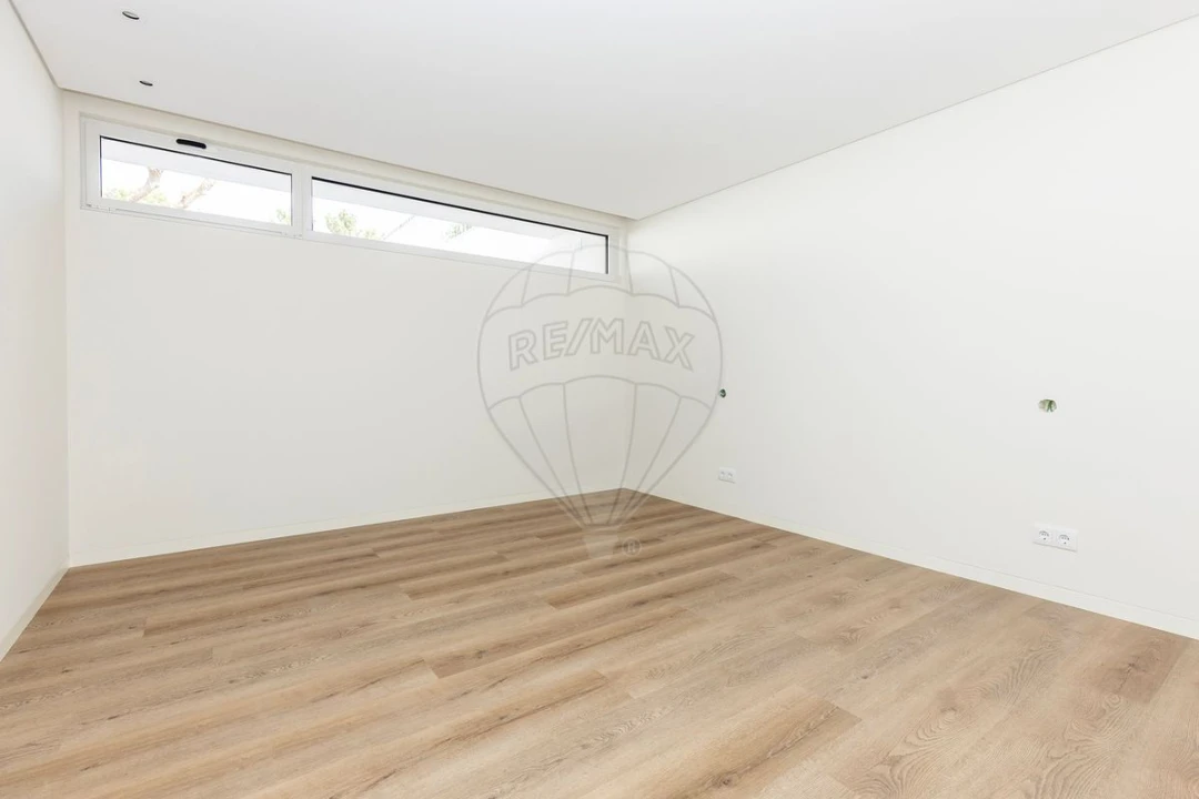 Moradia T4 para Venda em Corroios Foto 34