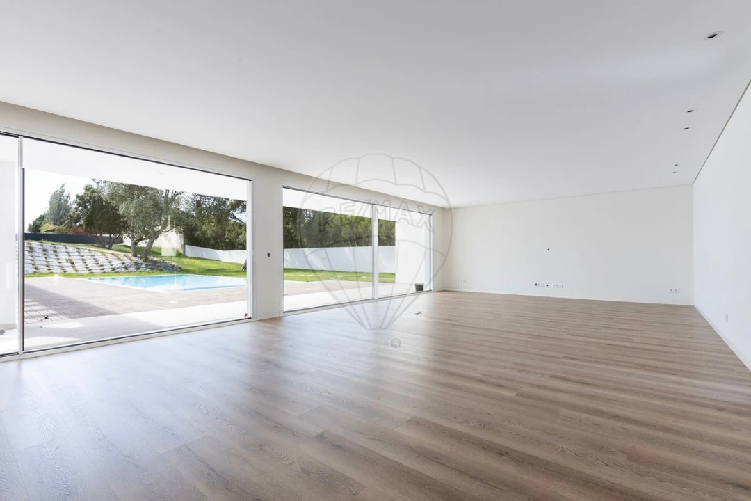 Moradia T4 para Venda em Corroios Foto 6