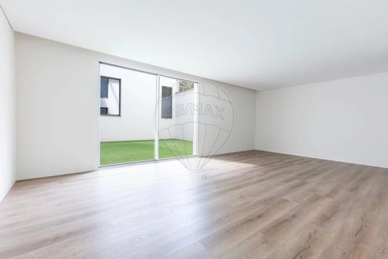 Moradia T4 para Venda em Corroios Foto 26