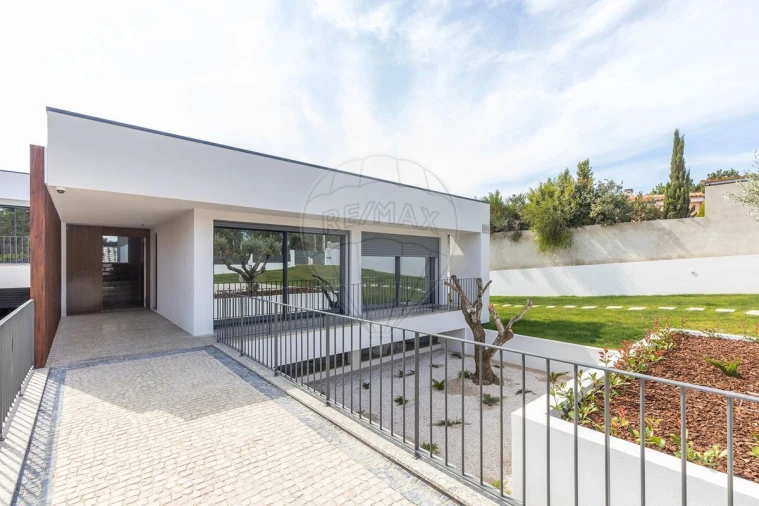 Moradia T4 para Venda em Corroios Foto 32