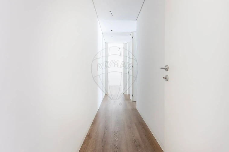 Moradia T4 para Venda em Corroios Foto 1