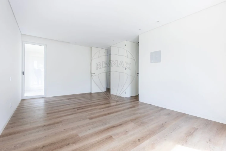 Moradia T4 para Venda em Corroios Foto 19