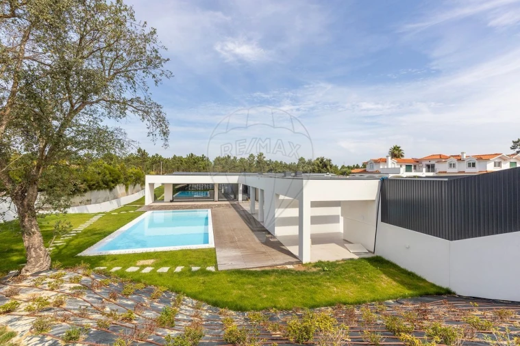 Moradia T4 para Venda em Corroios Foto 50