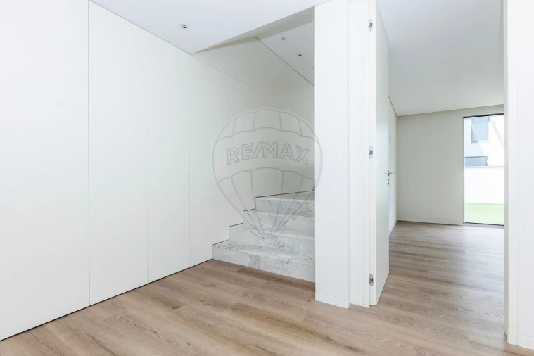 Moradia T4 para Venda em Corroios Foto 30