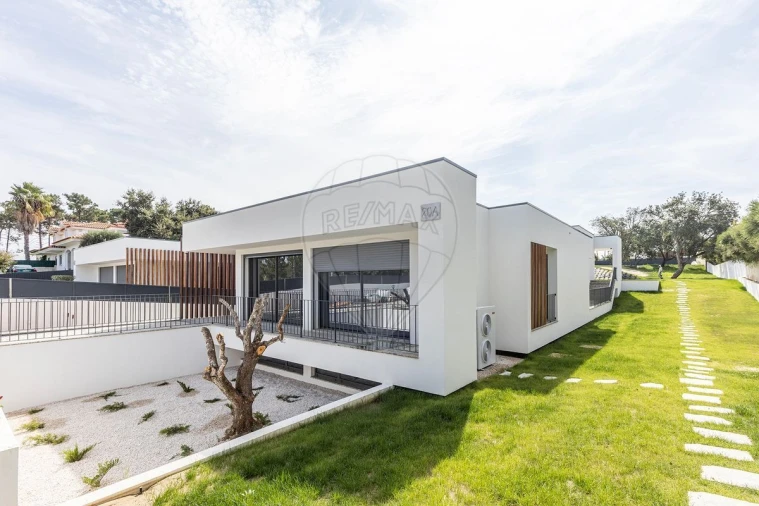 Moradia T4 para Venda em Corroios Foto 44