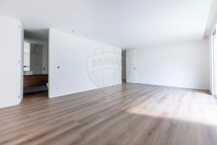 Moradia T4 para Venda em Corroios Foto 23