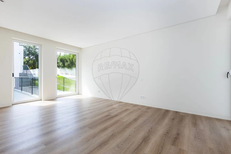 Moradia T4 para Venda em Corroios Foto 20