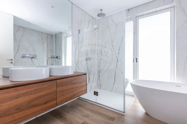 Moradia T4 para Venda em Corroios Foto 17