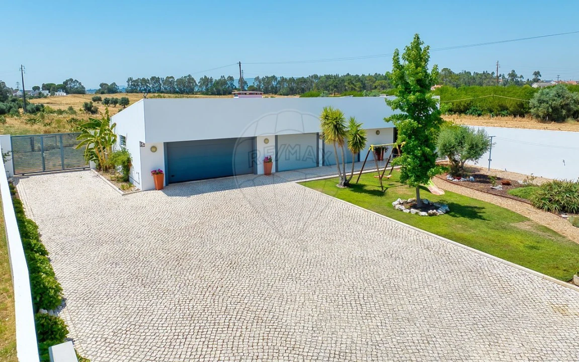 Moradia T5 para Venda em Riachos Foto 10