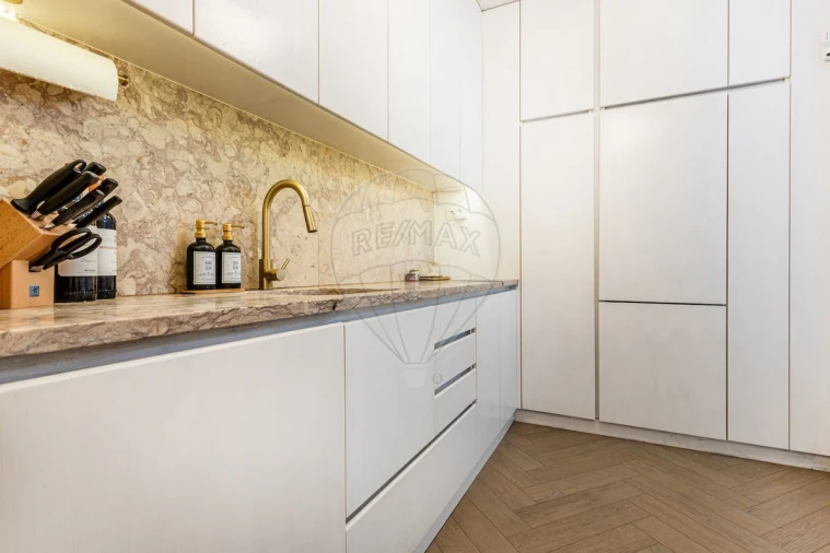 Apartamento T4 para Venda em Santo António Foto 27