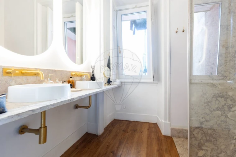 Apartamento T4 para Venda em Santo António Foto 6