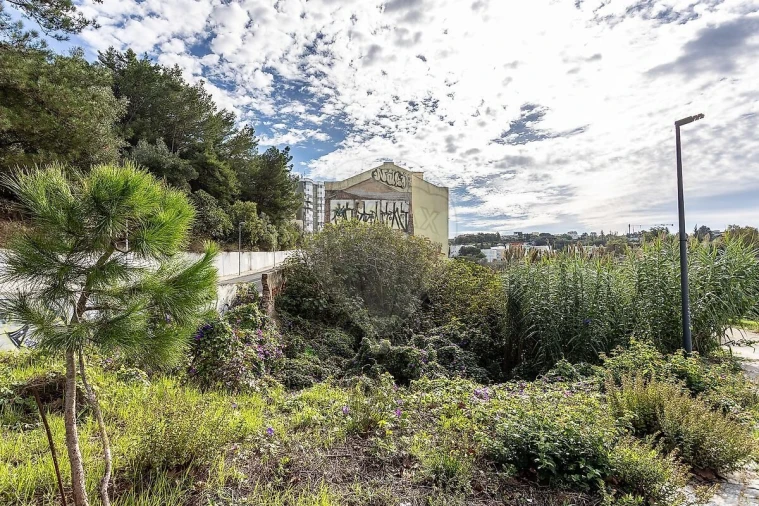 Terreno para Venda em Campolide Foto 3