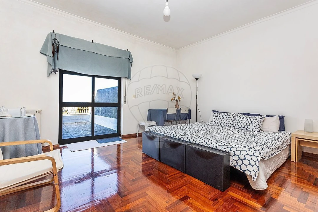 Apartamento T4 para Venda em Algueirão-Mem Martins Foto 27