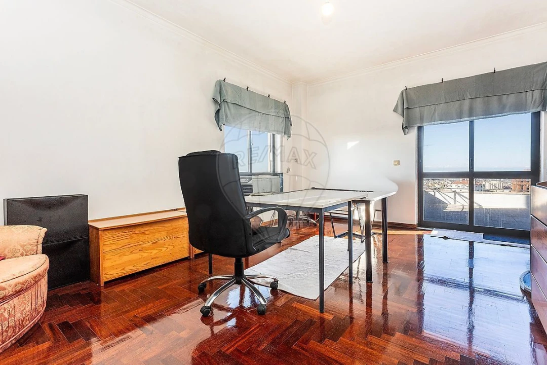 Apartamento T4 para Venda em Algueirão-Mem Martins Foto 31