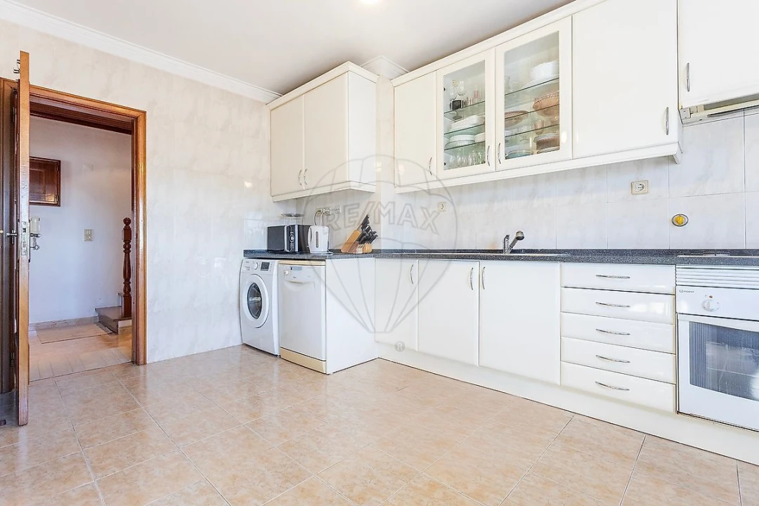 Apartamento T4 para Venda em Algueirão-Mem Martins Foto 17