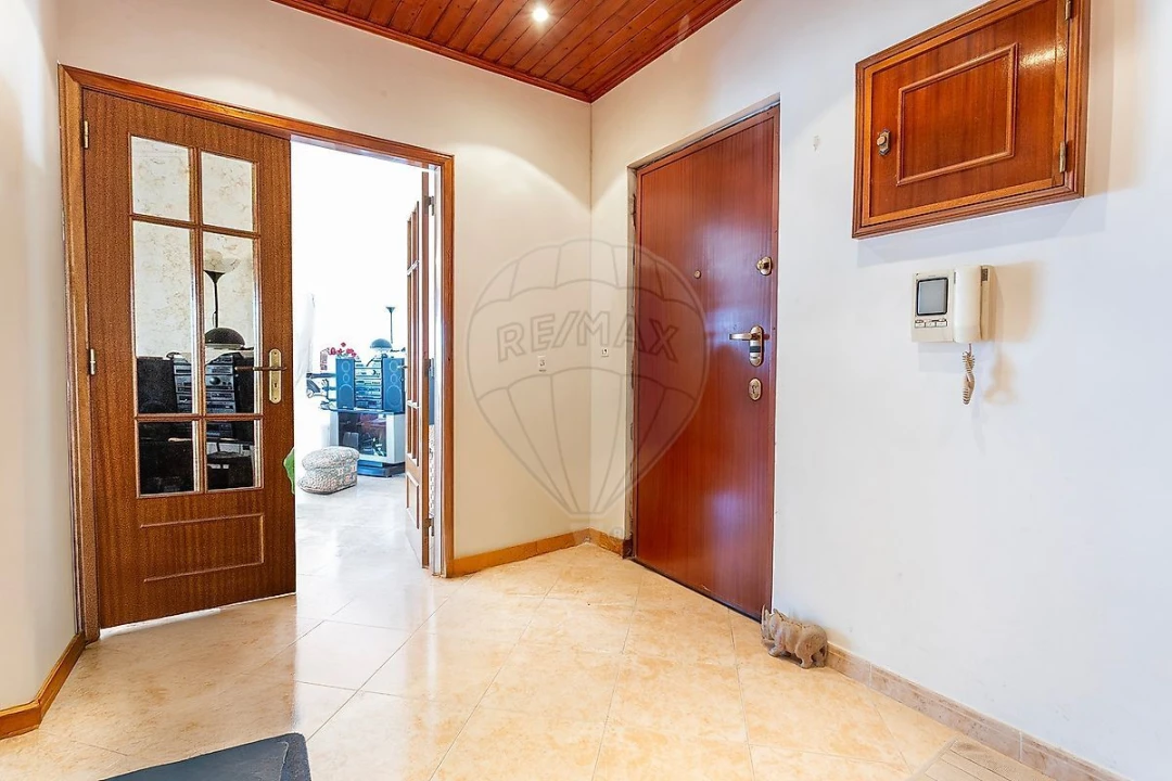 Apartamento T4 para Venda em Algueirão-Mem Martins Foto 3