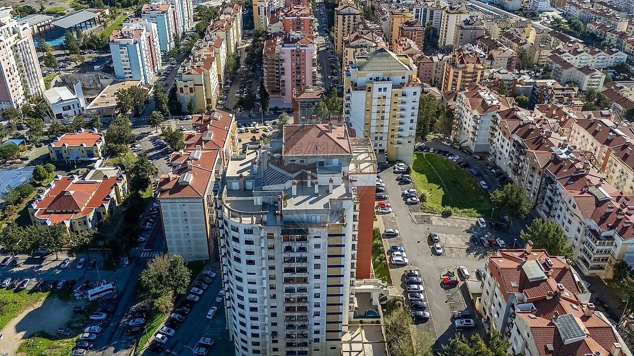 Apartamento T4 para Venda em Algueirão-Mem Martins Foto 38