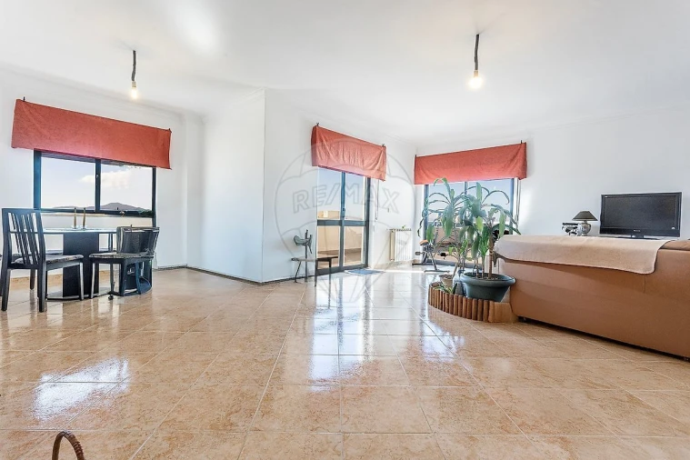 Apartamento T4 para Venda em Algueirão-Mem Martins Foto 5