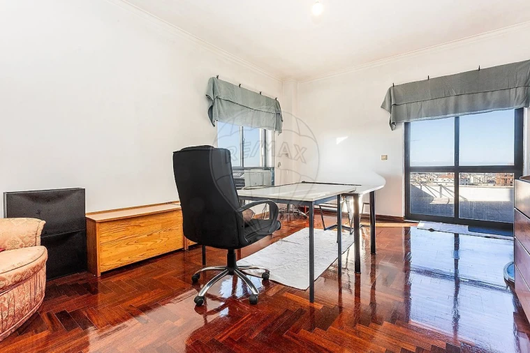 Apartamento T4 para Venda em Algueirão-Mem Martins Foto 31