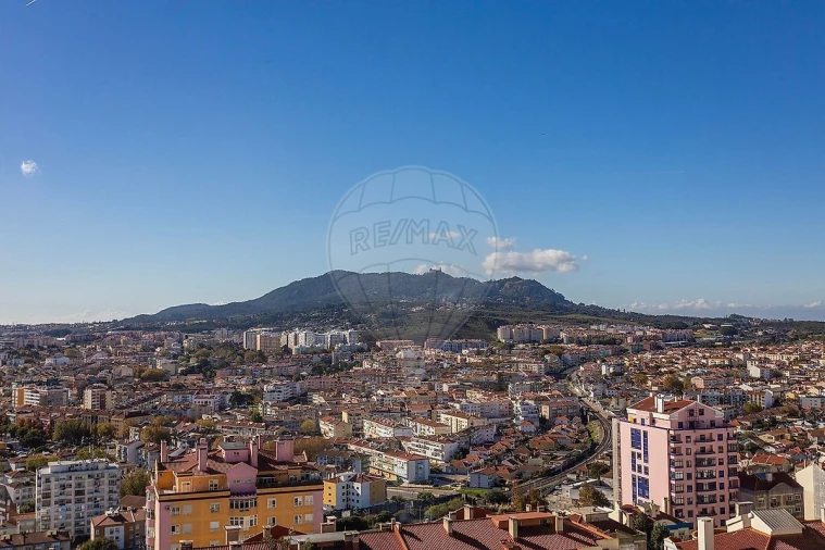 Apartamento T4 para Venda em Algueirão-Mem Martins Foto 2