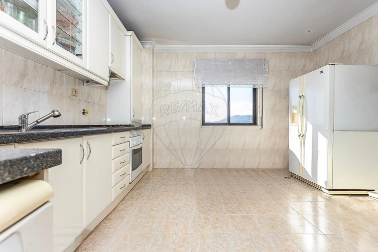 Apartamento T4 para Venda em Algueirão-Mem Martins Foto 16