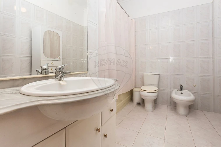 Apartamento T4 para Venda em Algueirão-Mem Martins Foto 30