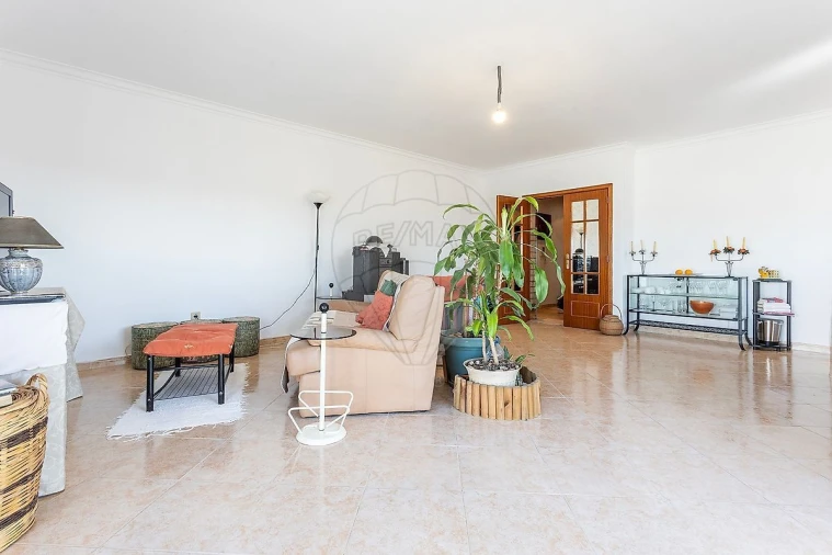 Apartamento T4 para Venda em Algueirão-Mem Martins Foto 12