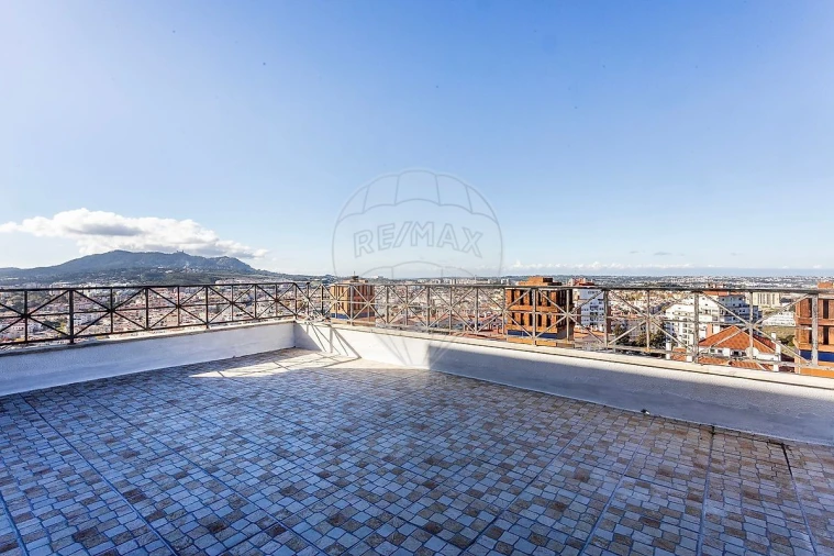 Apartamento T4 para Venda em Algueirão-Mem Martins Foto 28