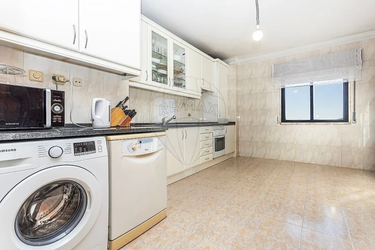 Apartamento T4 para Venda em Algueirão-Mem Martins Foto 15